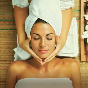 Massage visage femme